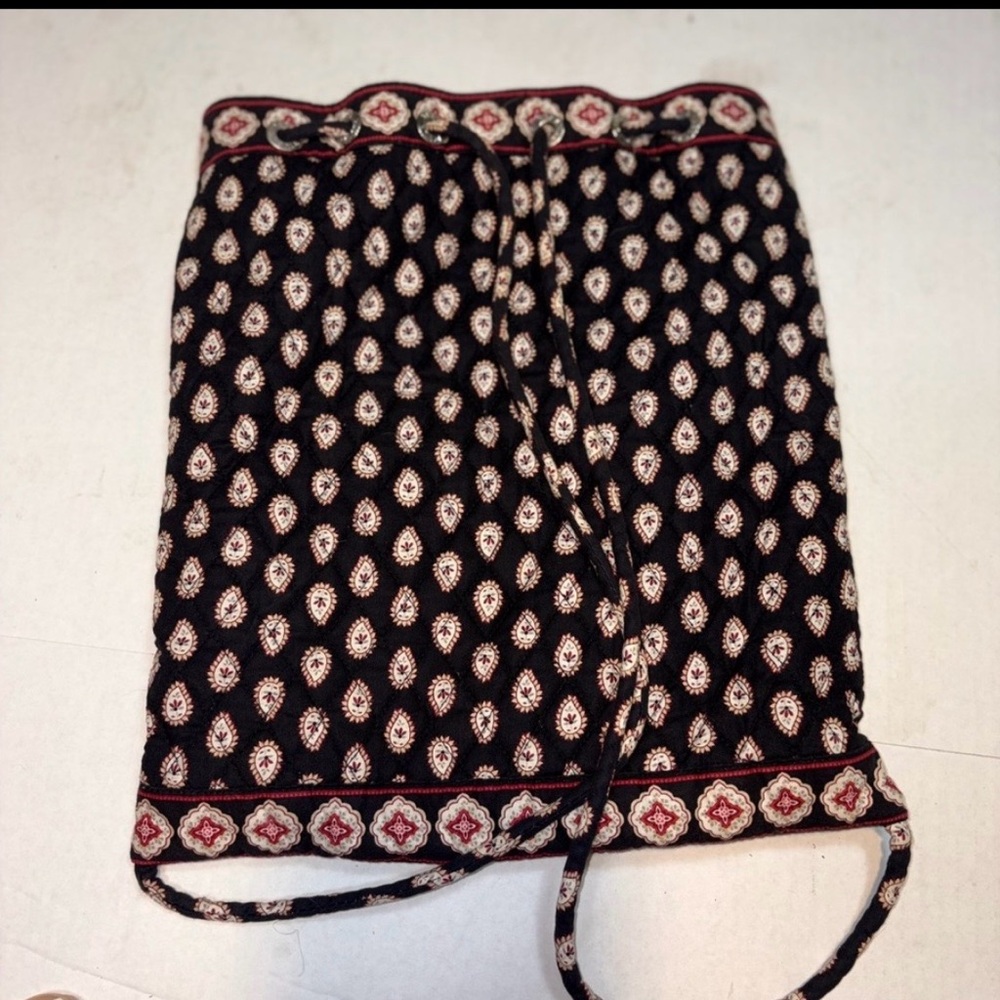 Vera Bradley retired drawstring backpack in the "Classic Black" paisley pattern - Picture 2 of 15